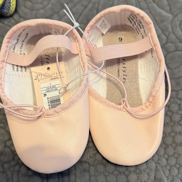 Freestyle Other - Freestyle Soft Pink Kids Dress Shoes NWT